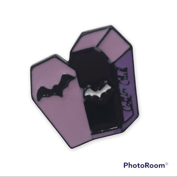Coffin Club Bats n Coffin Enamel Flair pin gothic - Picture 3 of 5